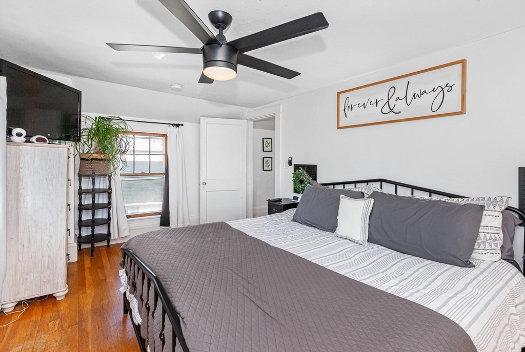 1079 Shirley St, Point Shirley