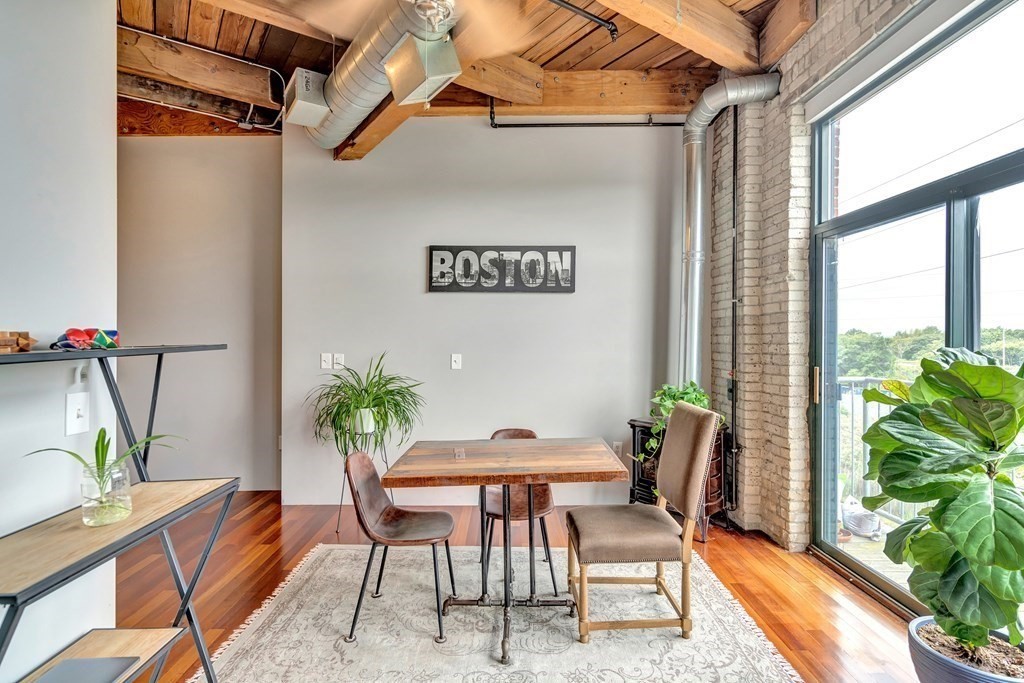 43 Charlton, Everett