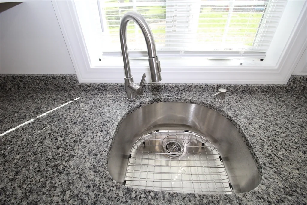 96 Walnut Ln, Attleboro