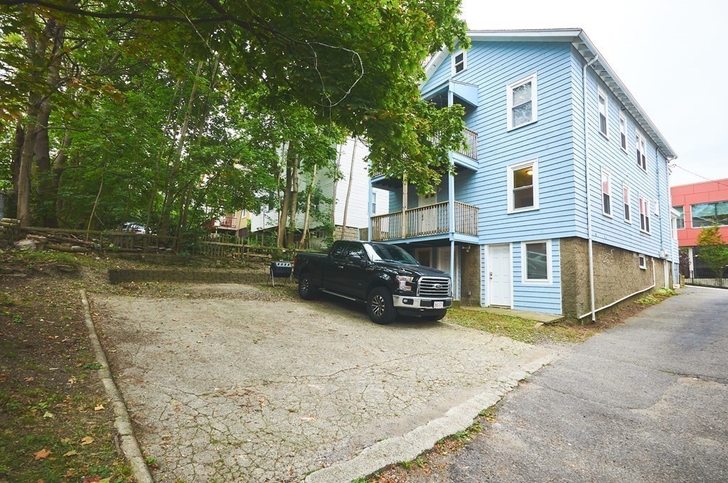 9 Mission St, Mission Hill