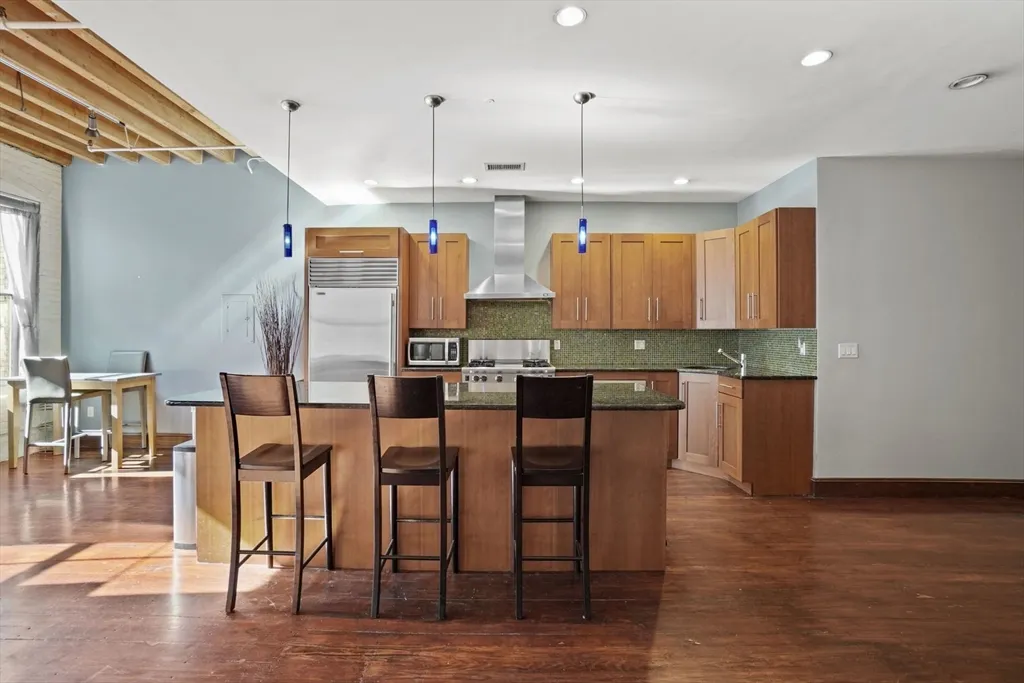 96 South St, Leather District