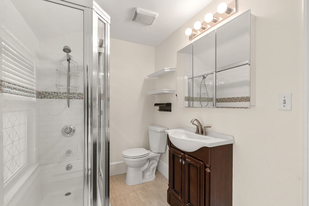 94 Bartlett St, Magoun Square