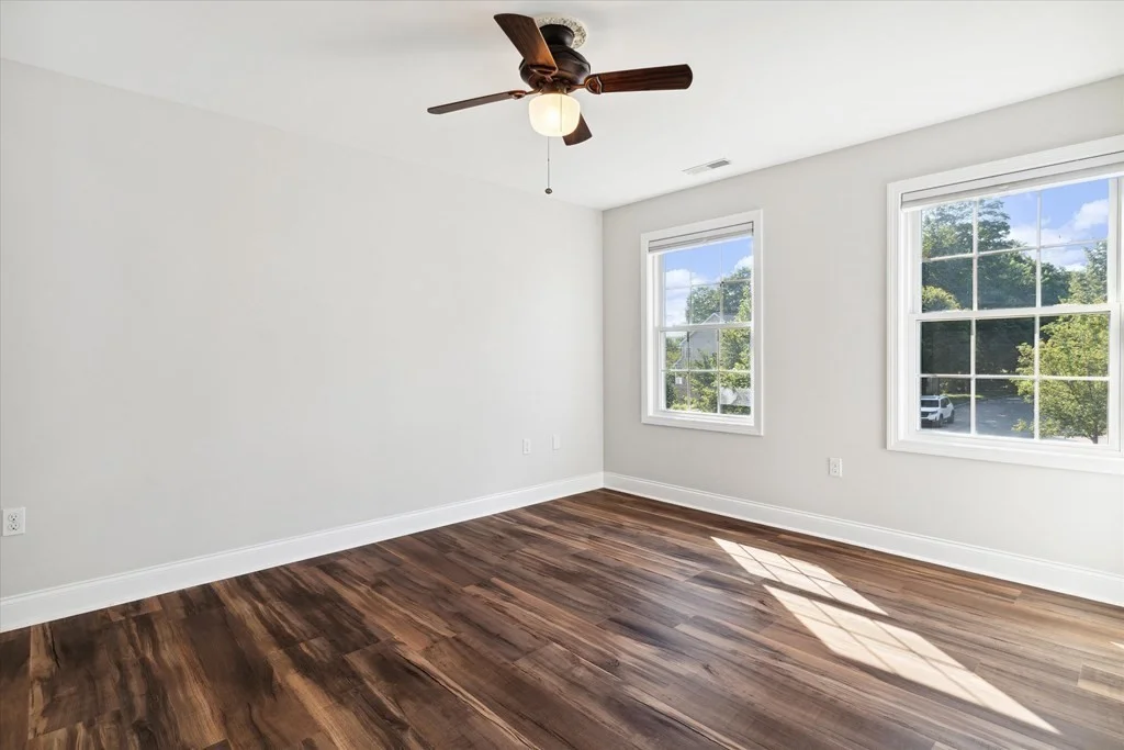 19 Benjamin Ln, Reading