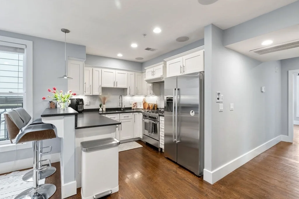 12 Mohawk St, South Boston