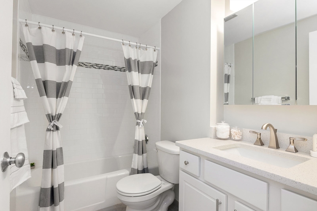 5 Stonehill Dr, Stoneham