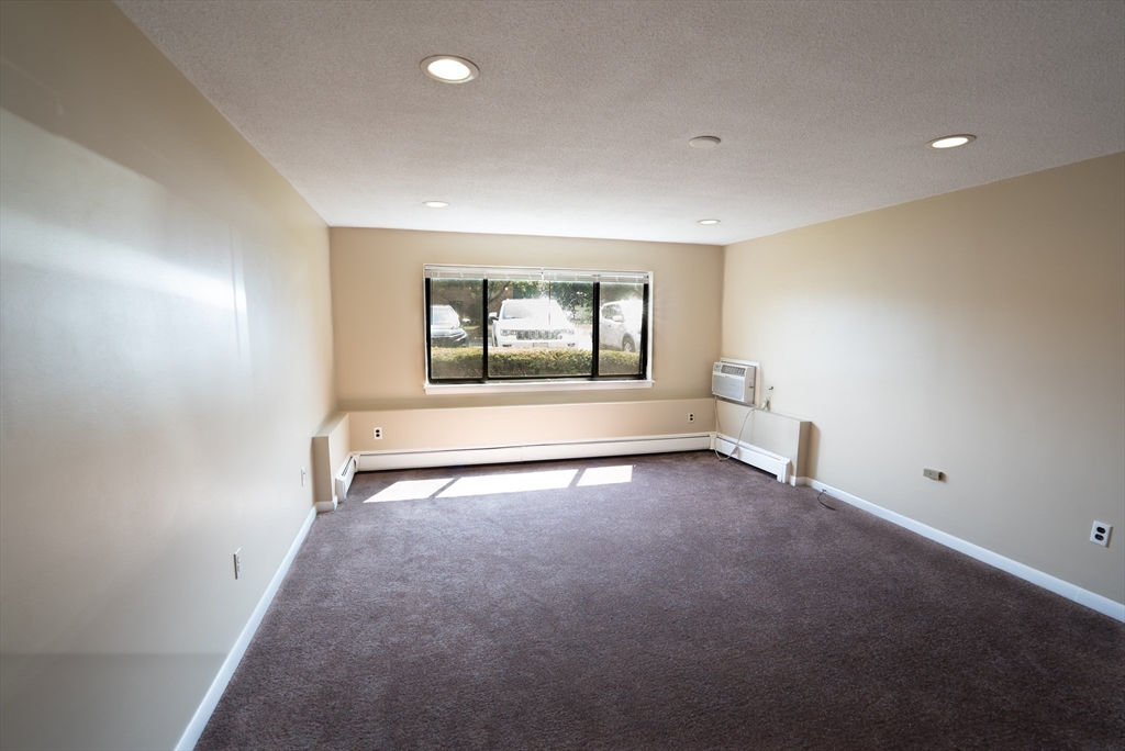 6 Hallmark Gardens, Burlington