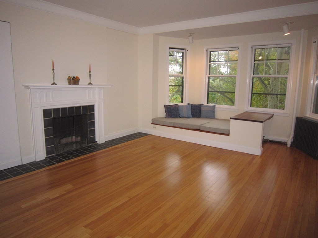 993 Memorial Dr, Harvard Square