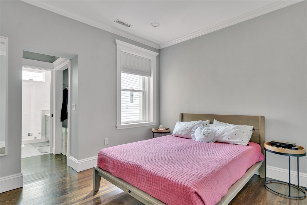 105 Winchester St, Coolidge Corner