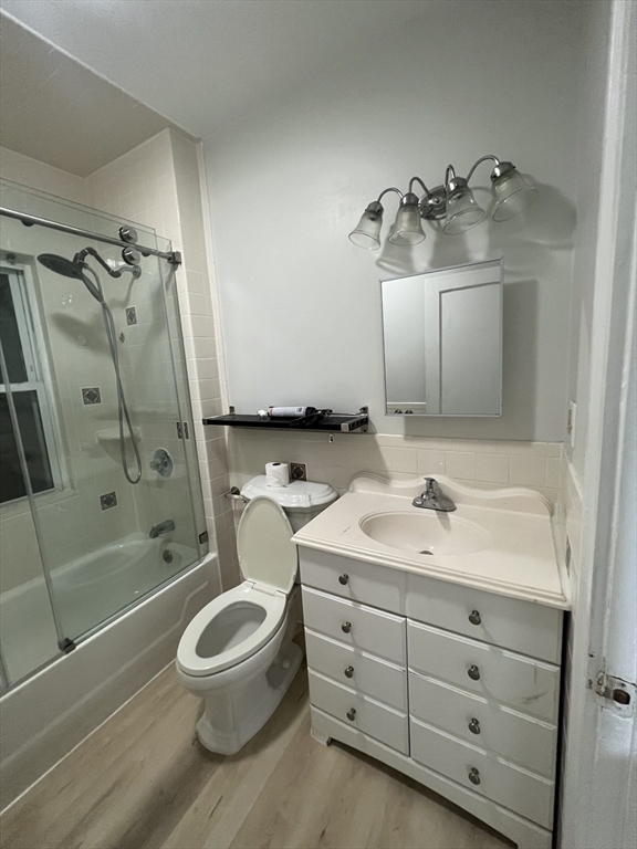 16 Billings Rd, Quincy