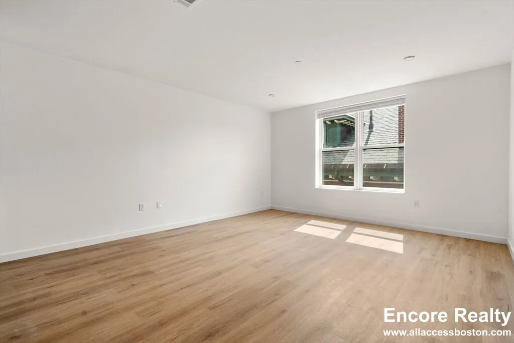 40 Centre St, North Brookline