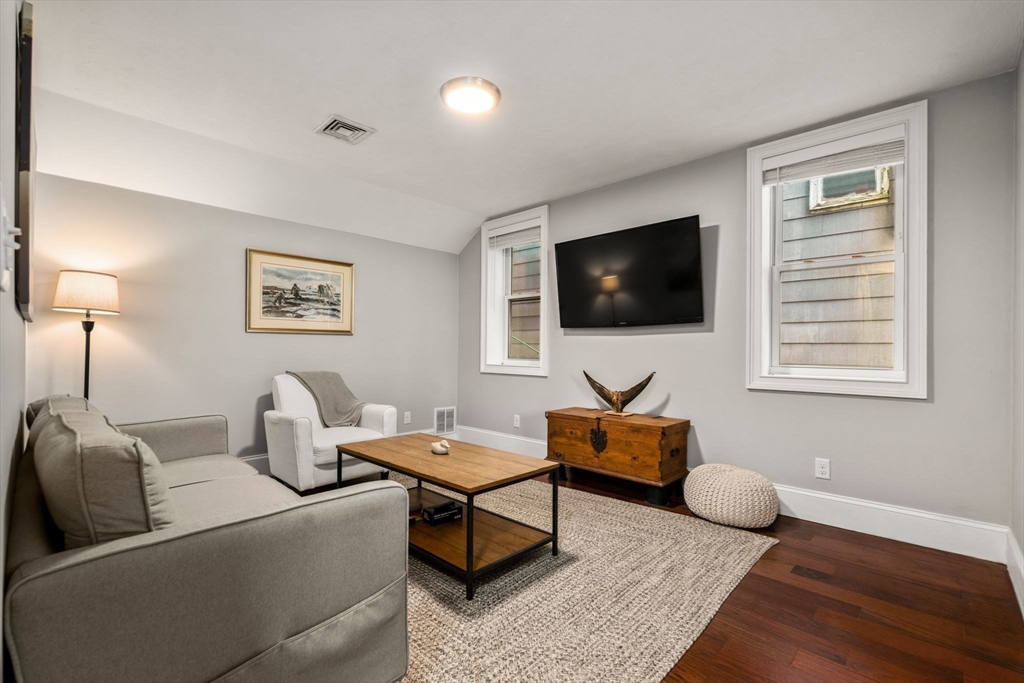 417 E 7th St, South Boston