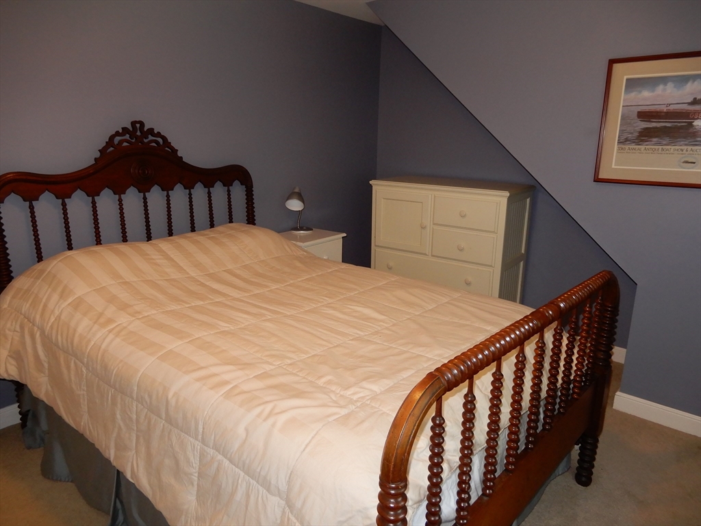 9 Fleetwood Dr, Norfolk