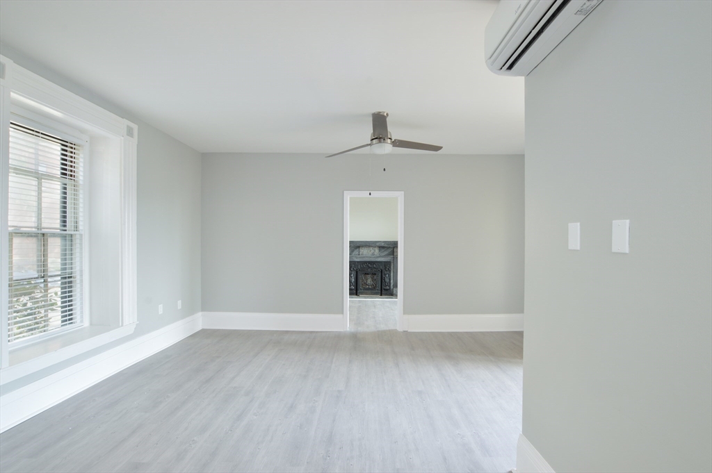 1049 Pleasant St, Center