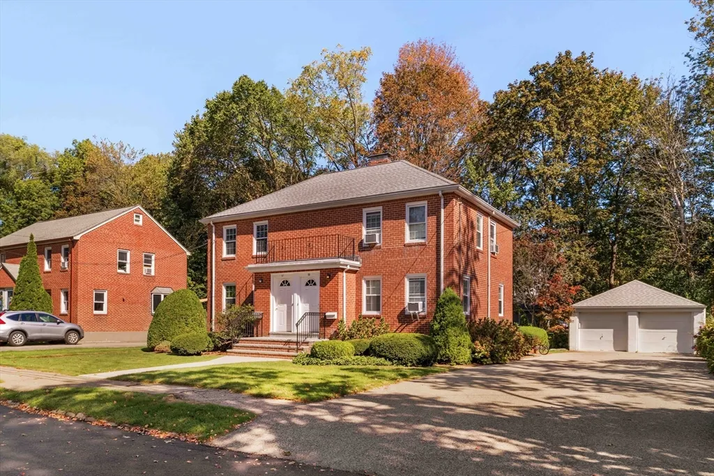 27 Payne Rd, Newton Highlands