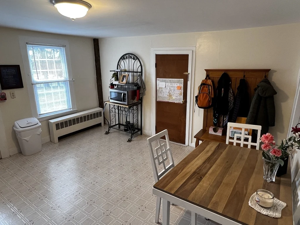 797 Main St, Amherst