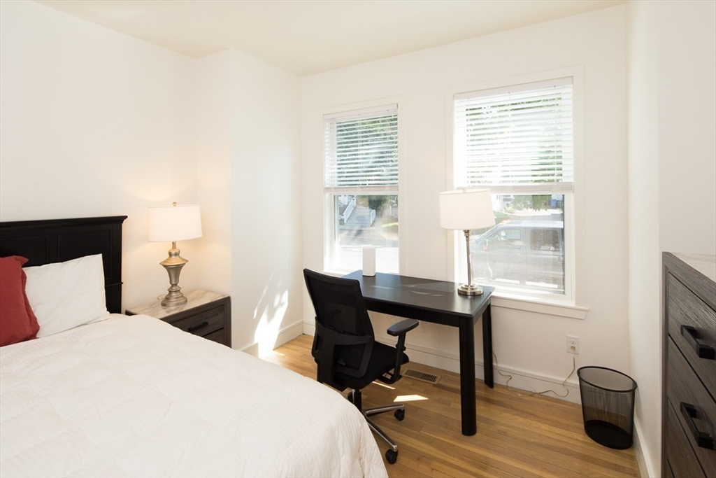 92 Brown St, Waltham