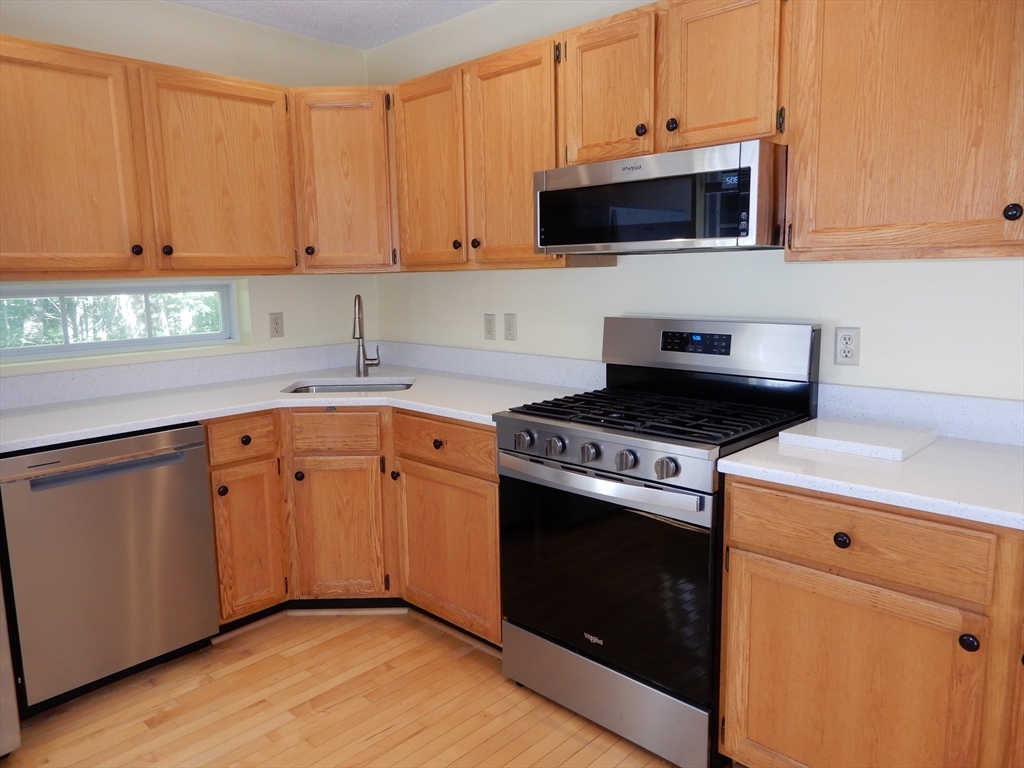 5 Bradshaw Ln, Foxboro