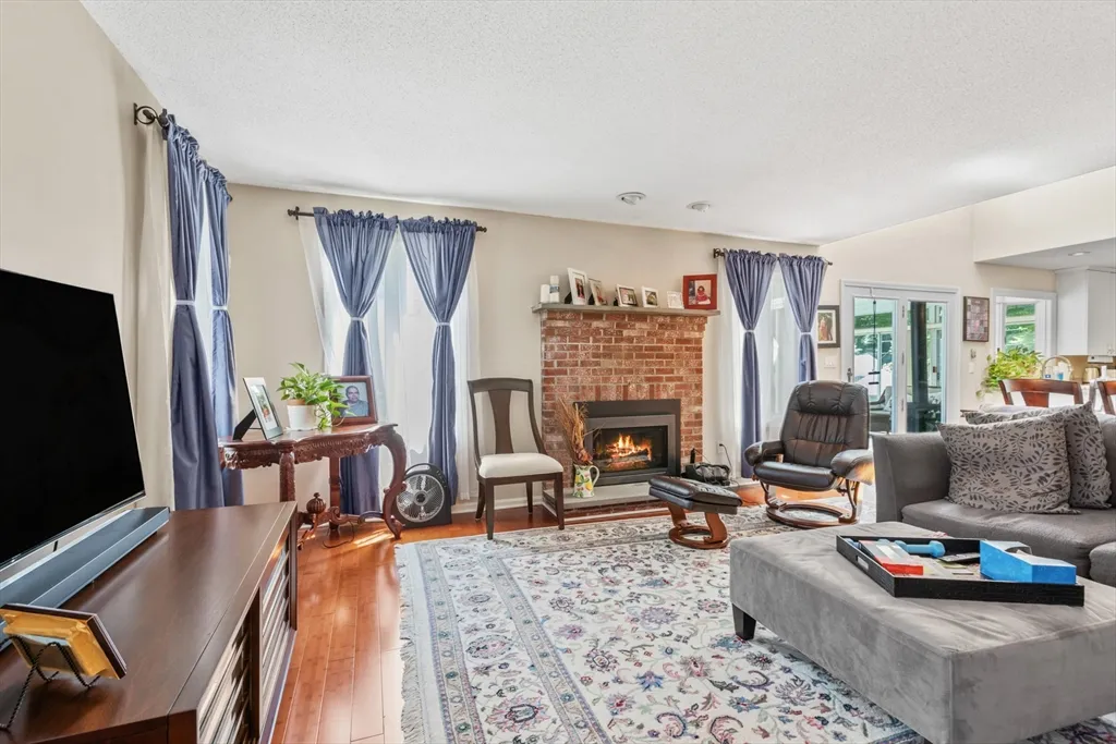 54 Jennifer Rd, Pawtucketville