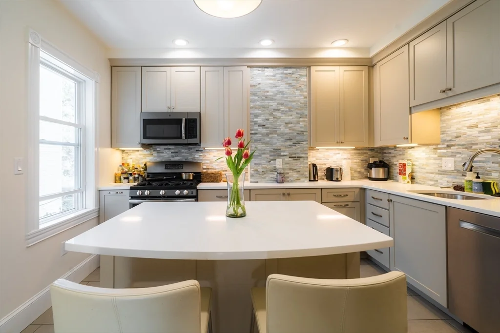 4 Hardwick St, Cambridgeport