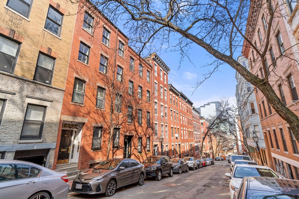 39 Grove St, Beacon Hill