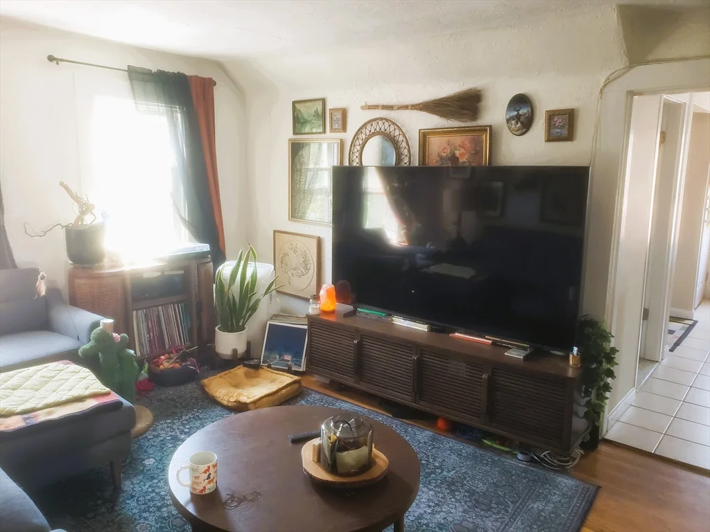 478 Medford St, Somerville