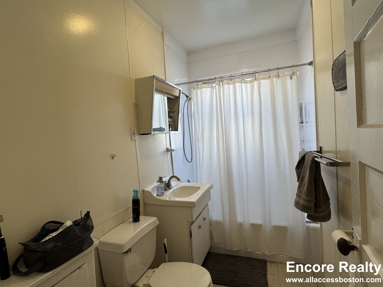 331 Faneuil St, Oak Square