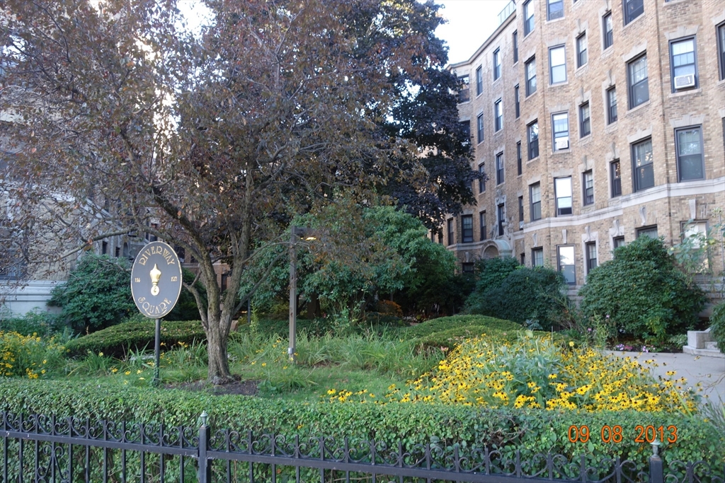 118 Riverway, Fenway