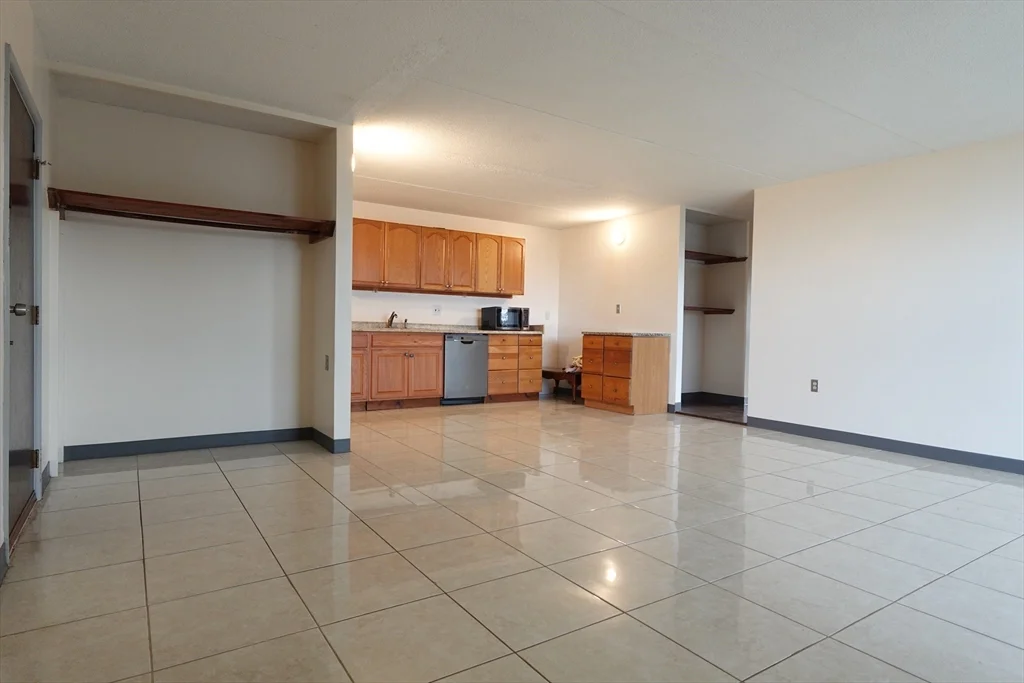 37 Skyline Dr, Braintree