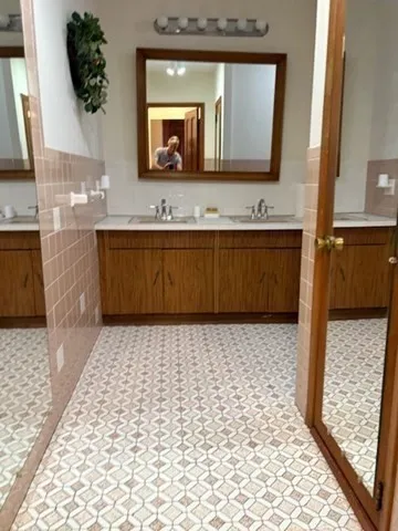 664 Washington St, Oak Square