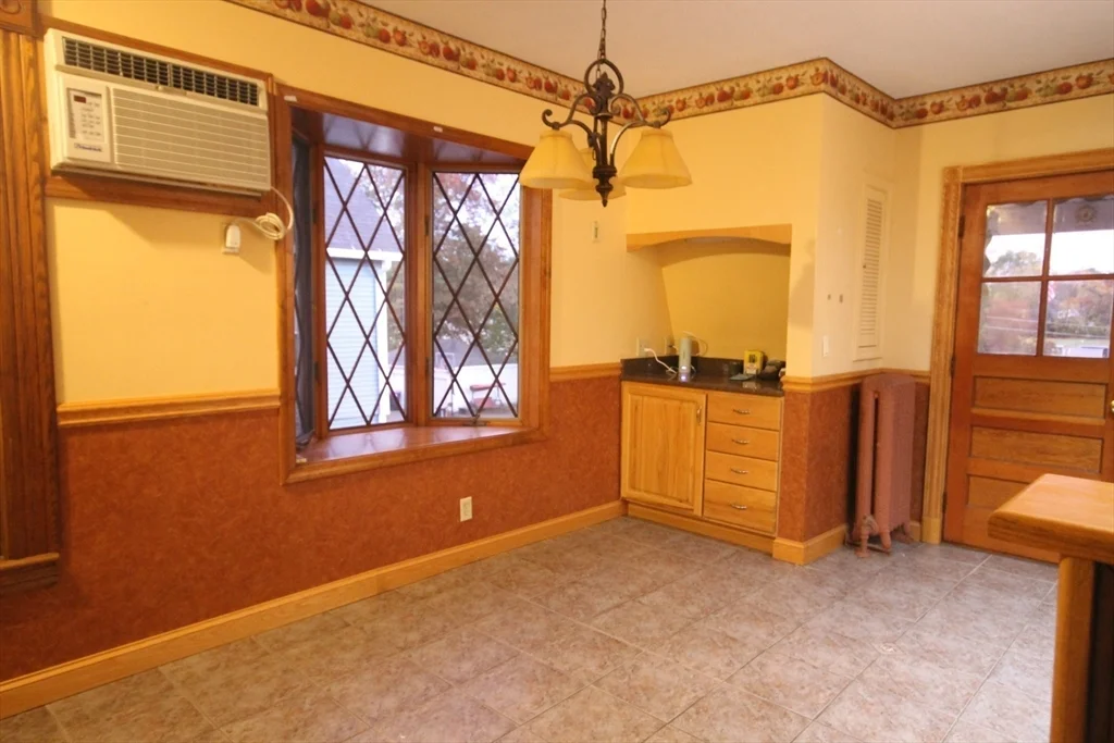 104 Saint James Ave, Holyoke