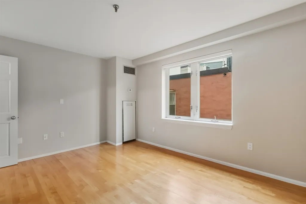 350 North, North End