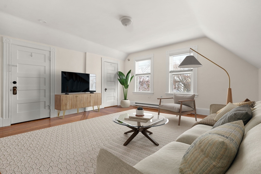 94 Bartlett St, Magoun Square