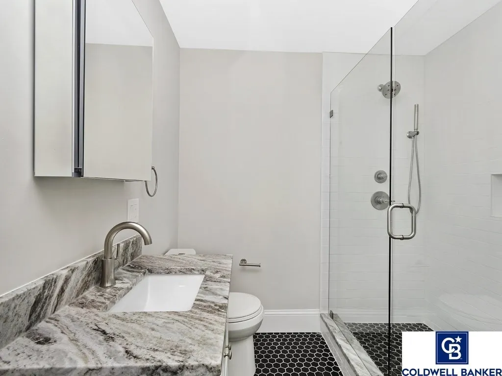 11 Hillside St, Mission Hill