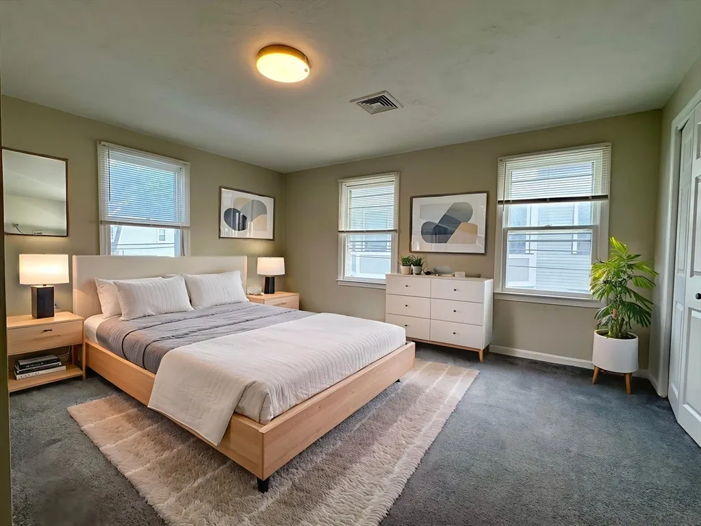 91 Bolton St, South Boston