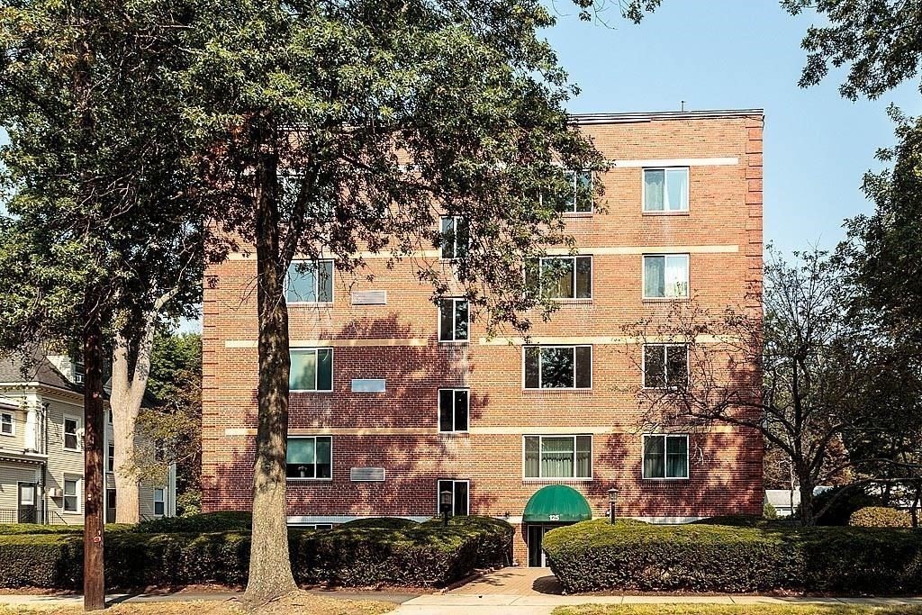 125 Pleasant St, Arlington