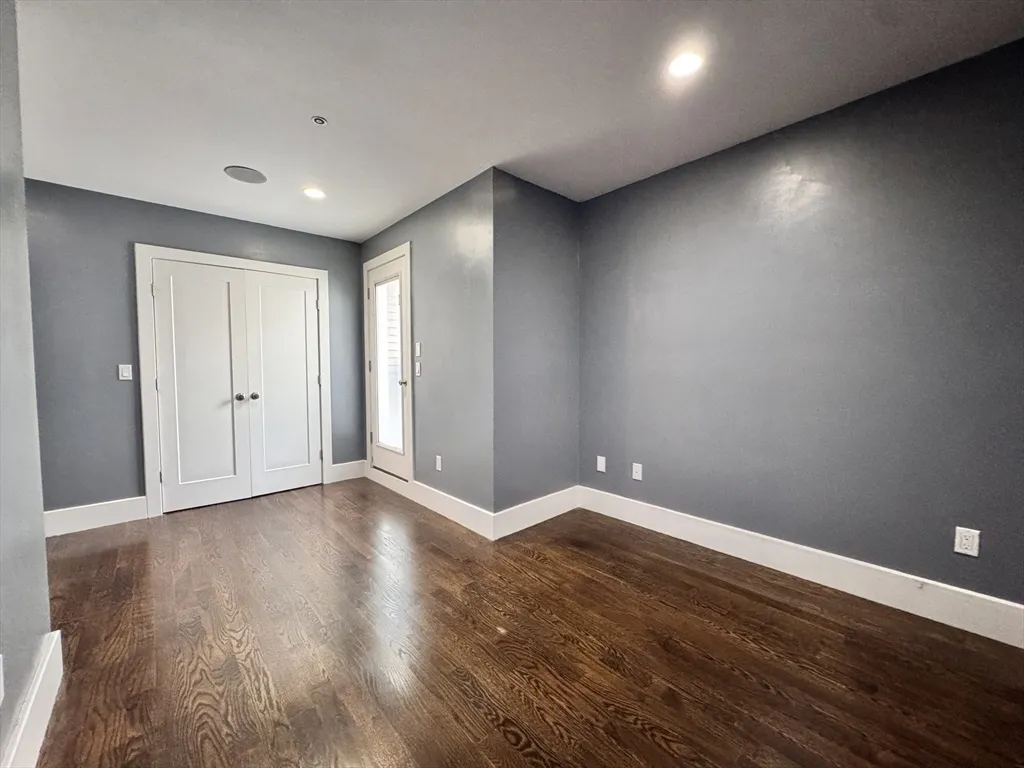 12 Mohawk St, South Boston