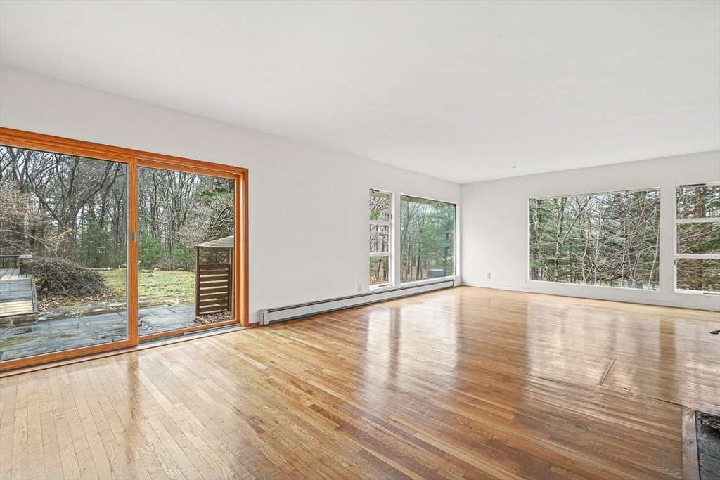 583 Gay St, Westwood