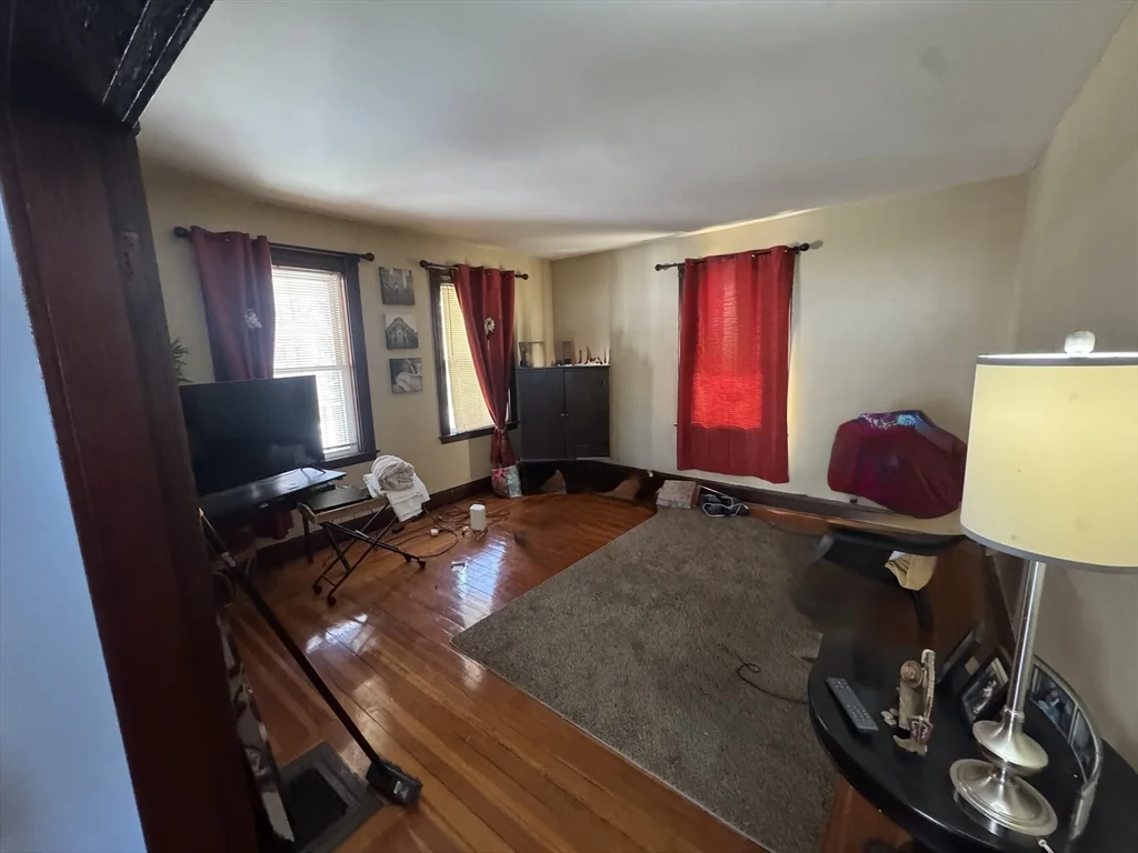 141 Whitwell St, Quincy