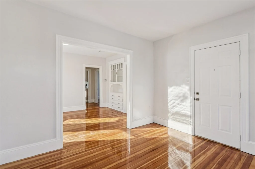 559 Hyde Park Ave, Roslindale