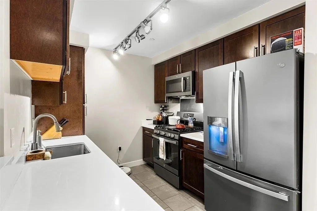 130 John St, Downtown