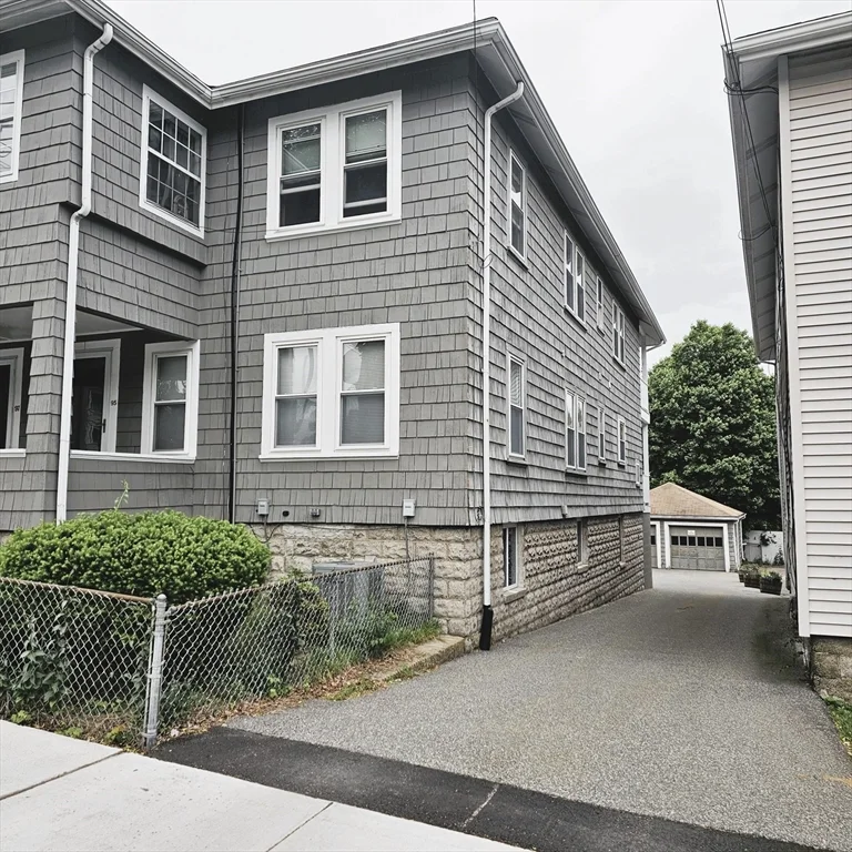 97 Hammond St, Waltham
