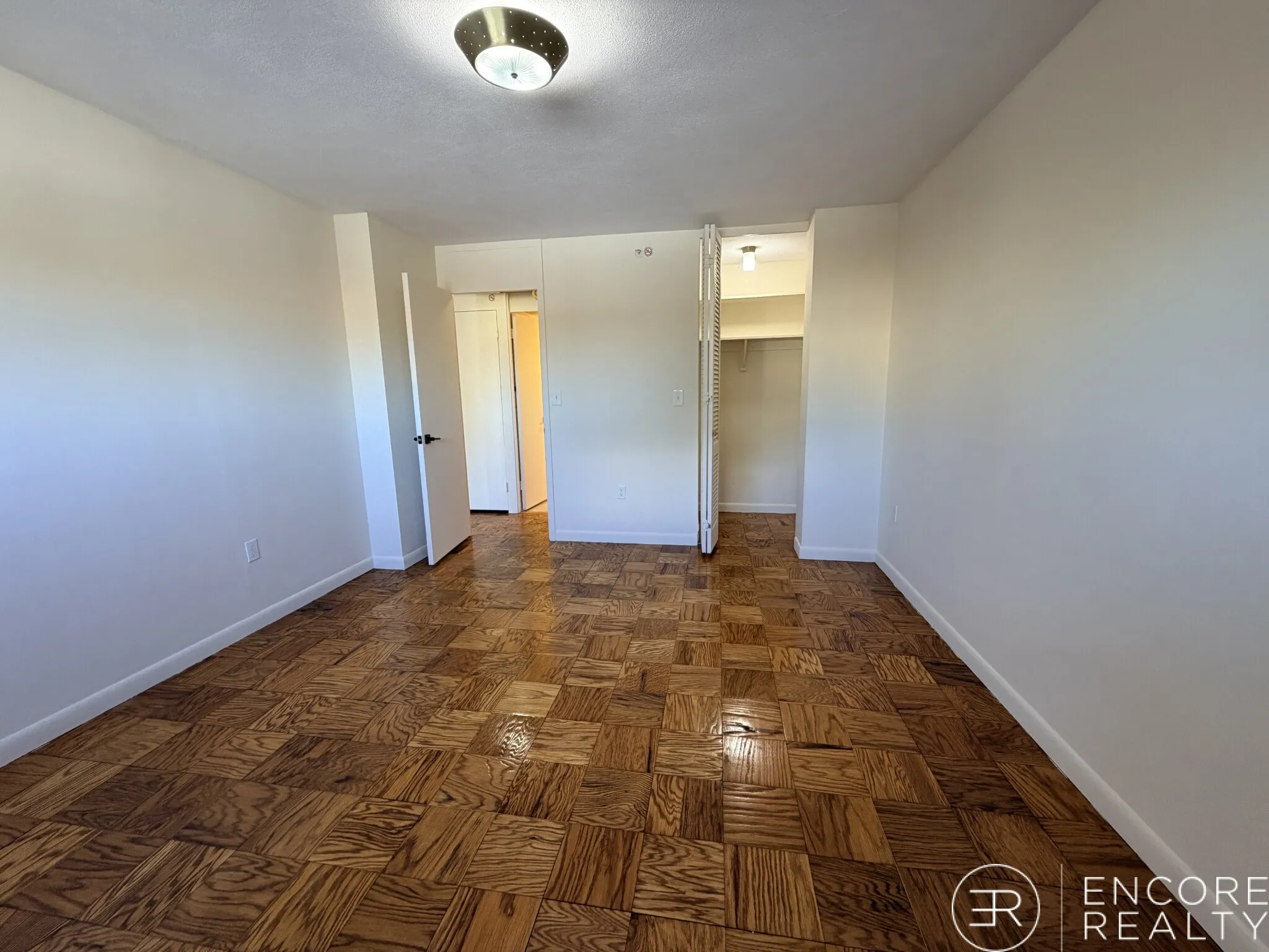 101 Monmouth Ct, Longwood