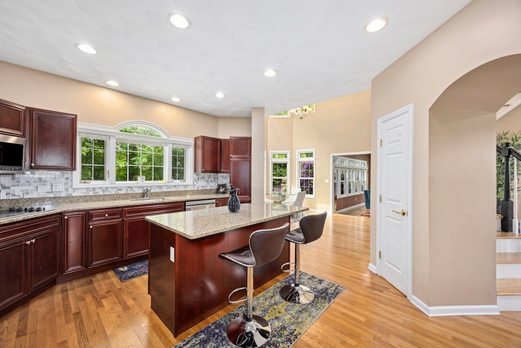 2 Arrowhead Ln, Westborough