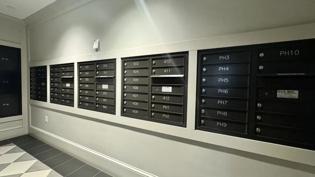 1501 Commonwealth, Brighton