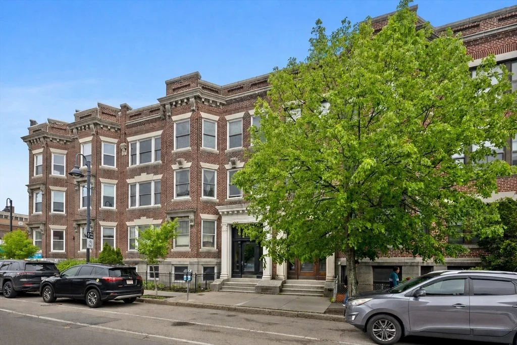 181 Harvard St, Coolidge Corner