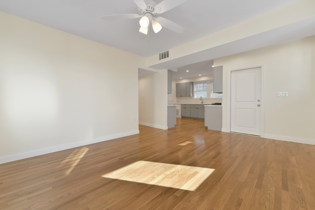 48 Manthorne Rd, Roxbury