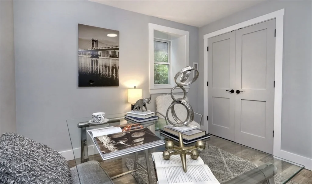 15 W Bellflower, Dorchester