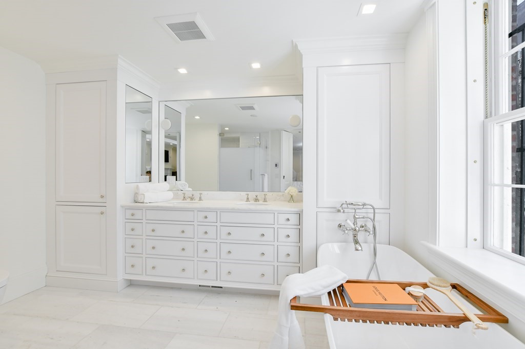 20 Chestnut St, Beacon Hill