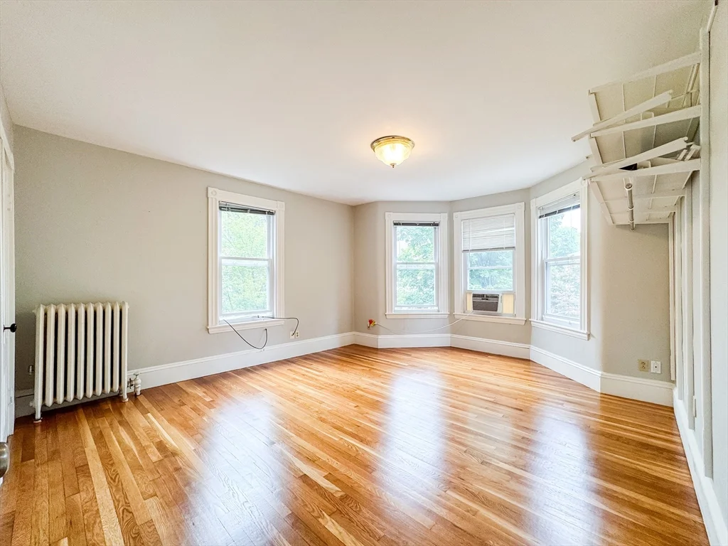 11 Maple Cir, Newton