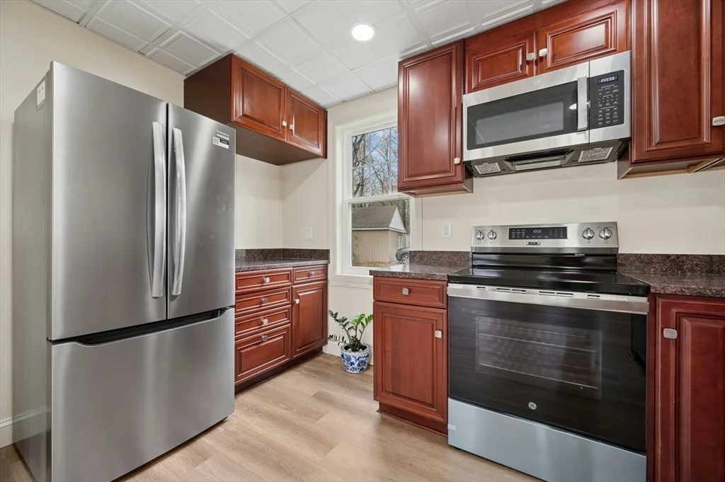 95 S Main St, North Brookfield